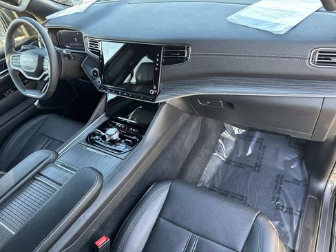 Used 2023 Jeep Wagoneer L Series III w/ Preferred Equipment Group image 31