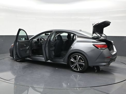 Used 2022 Nissan Sentra SR w/ Electronics Package FWD image 32
