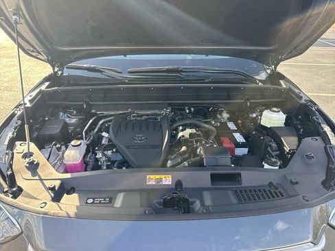 New 2025 Toyota Highlander FWD image 42