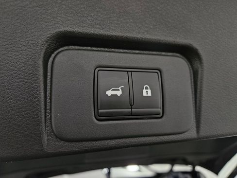 Used 2025 Nissan Rogue SL image 32