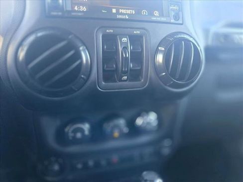 Used 2017 Jeep Wrangler Unlimited Sahara image 20