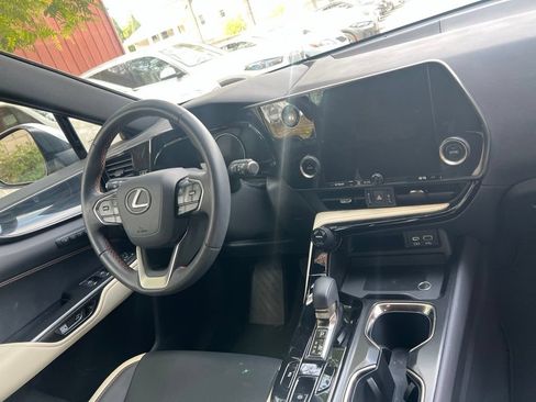Used 2022 Lexus NX 250 FWD image 13