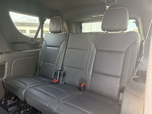 Used 2023 Chevrolet Suburban Premier image 22