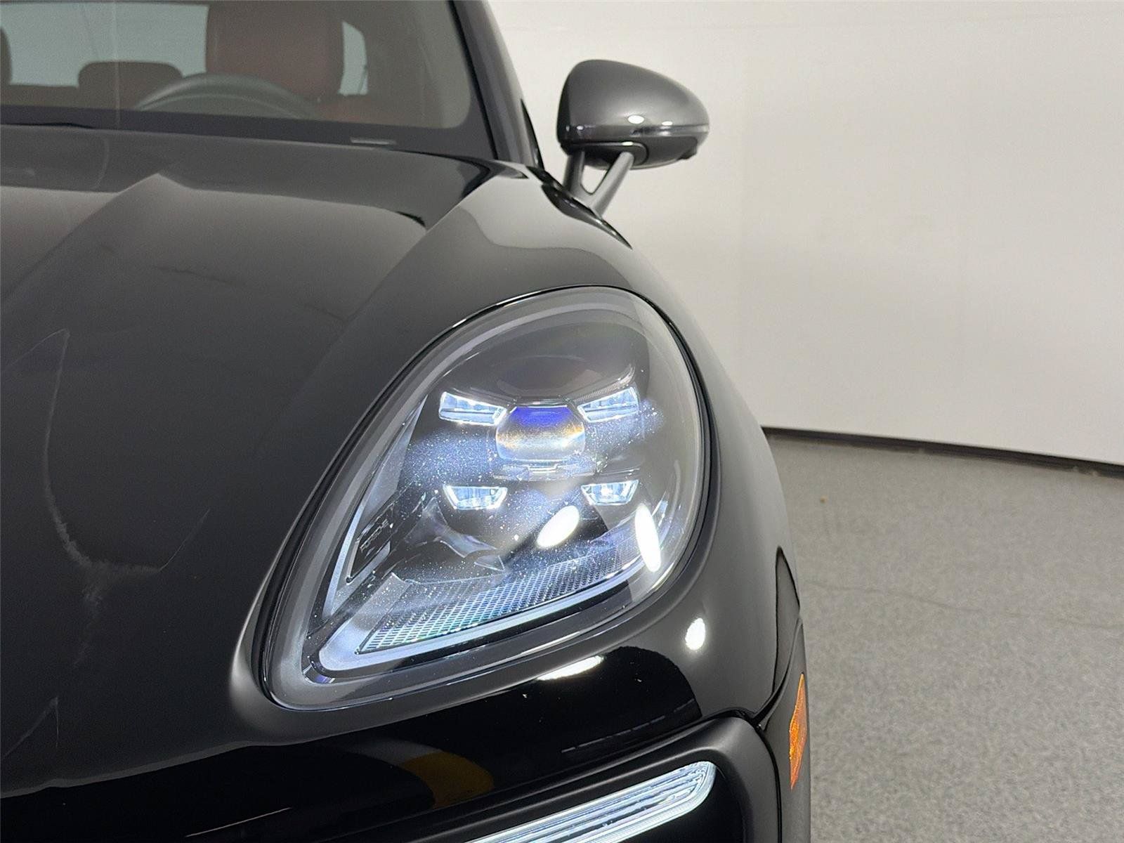 Certified 2024 Porsche Macan Turbo AWD/4WD image 15