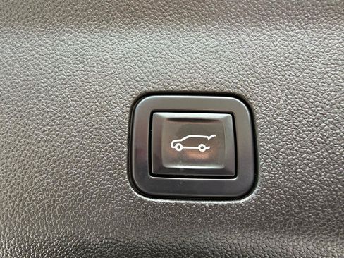 Used 2022 GMC Yukon XL Denali AWD/4WD image 23