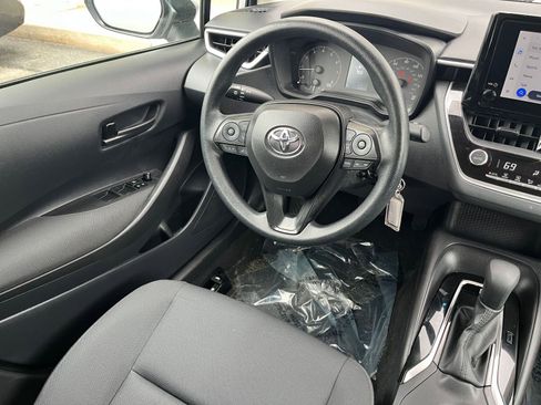 Used 2025 Toyota Corolla LE image 30
