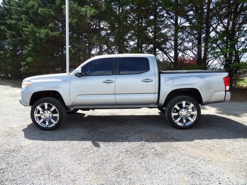 Used 2016 Toyota Tacoma SR w/ Towing Package AWD/4WD image 2