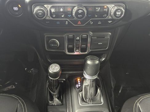 Used 2021 Jeep Wrangler Unlimited Sahara w/ Cold Weather Group AWD/4WD image 19