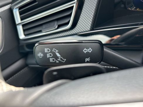 Used 2025 Volkswagen Atlas Cross Sport SEL image 23