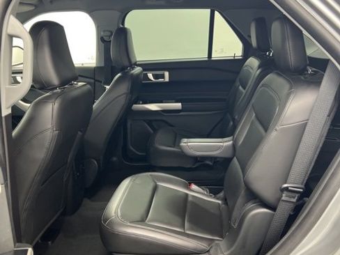 Used 2022 Ford Explorer XLT w/ Equipment Group 202A image 17