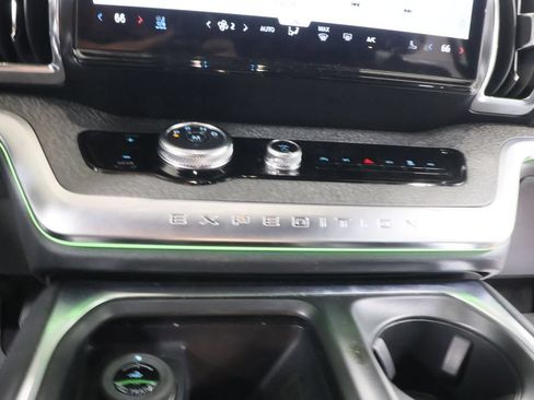 Used 2025 Ford Expedition Tremor AWD/4WD image 11