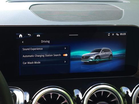 Used 2025 Mercedes-Benz EQB 300 4MATIC image 50