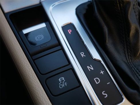 Used 2013 Volkswagen CC Lux image 30