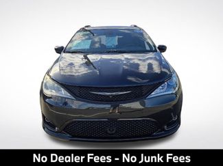Used 2019 Chrysler Pacifica Touring-L Plus w/ Advanced Safetytec Group FWD video 2