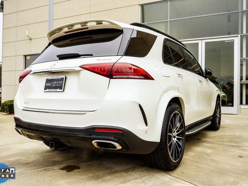 Used 2022 Mercedes-Benz GLE 580 4MATIC w/ Night Package image 11