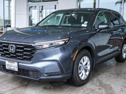 Used 2025 Honda CR-V LX image 3