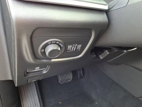 New 2025 Jeep Grand Cherokee L Laredo image 12