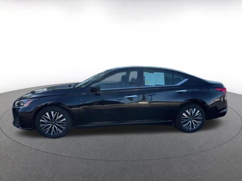 Used 2025 Nissan Altima 2.5 SV image 9