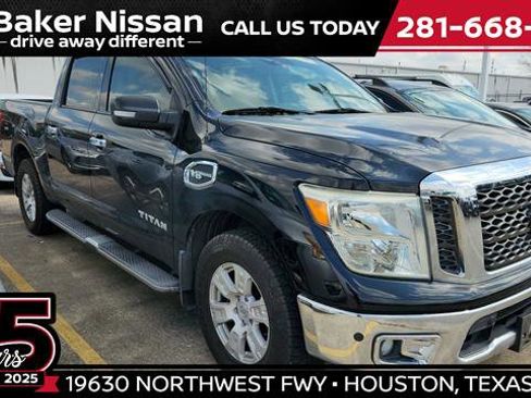 Used 2017 Nissan Titan SV image 1
