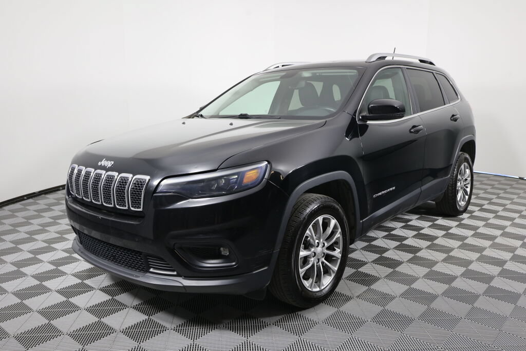 Used 2019 Jeep Cherokee Latitude Plus w/ Comfort/Convenience Group FWD image 5