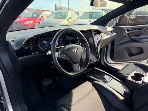 Used 2018 Tesla Model X 75D image 10