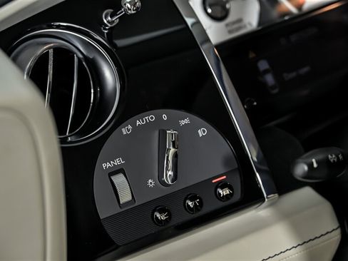 Used 2015 Rolls-Royce Wraith RWD image 25