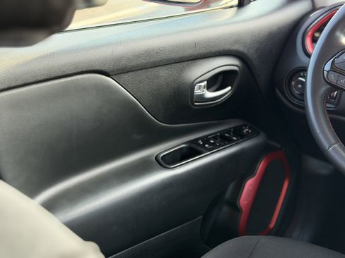 Used 2022 Jeep Renegade Latitude AWD/4WD image 13
