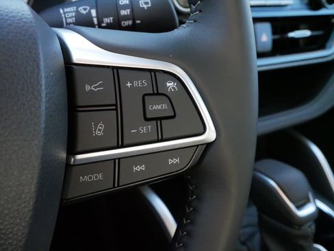 Certified 2026 Toyota Highlander XLE image 25