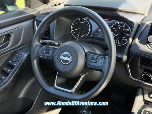Used 2024 Nissan Rogue S AWD/4WD image 17
