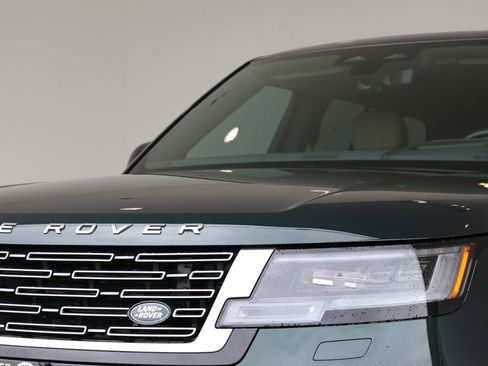 Used 2024 Land Rover Range Rover SE AWD/4WD image 11