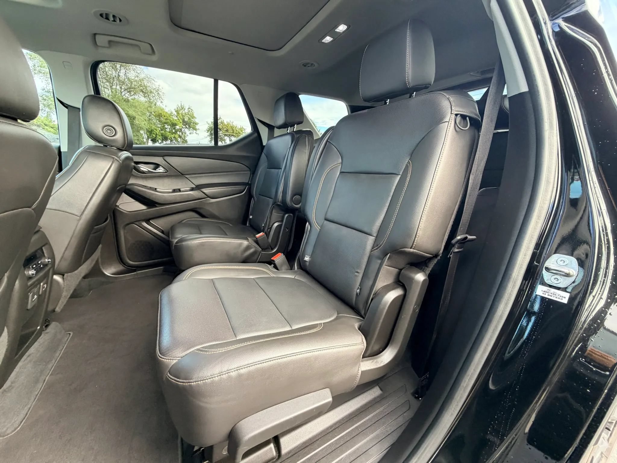 Used 2021 Chevrolet Traverse Premier w/ Redline Edition AWD/4WD image 23