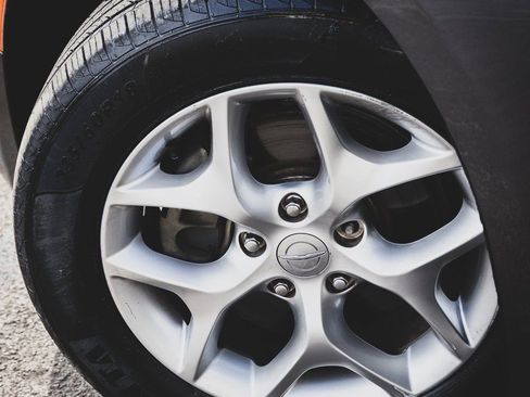 Used 2019 Chrysler Pacifica Touring Plus w/ Advanced Safetytec Group image 24