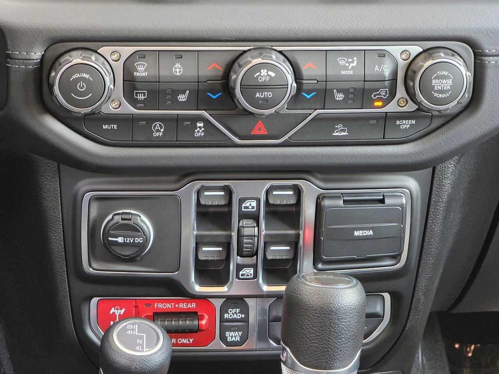 New 2026 Jeep Gladiator Rubicon w/ Technology Group AWD/4WD image 30