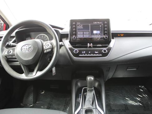 Used 2021 Toyota Corolla LE FWD image 13