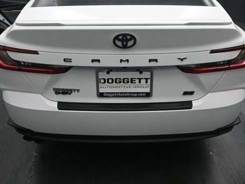 Used 2025 Toyota Camry SE w/ Convenience Package FWD image 10