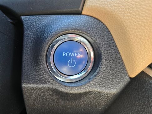 Used 2020 Toyota RAV4 Limited AWD/4WD image 9