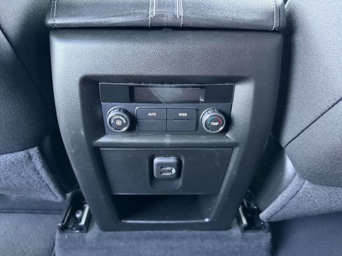 Used 2023 Chevrolet Traverse LT AWD/4WD image 14