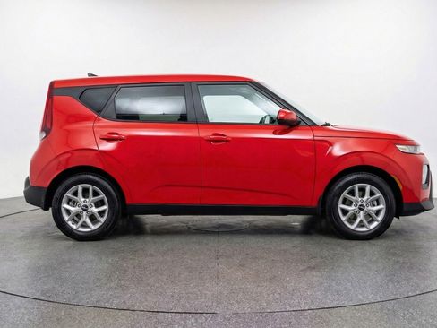 Used 2025 Kia Soul LX w/ LX Technology Package image 11