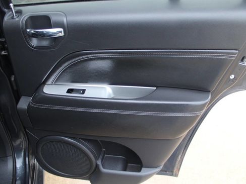 Used 2014 Jeep Compass Latitude image 4