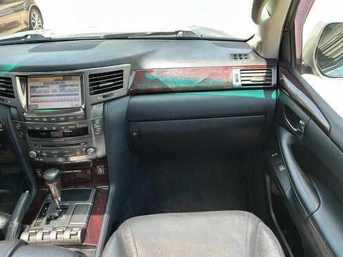 Used 2011 Lexus LX 570 4WD w/ Luxury Pkg image 27