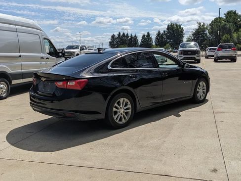 Used 2017 Chevrolet Malibu LT FWD image 3
