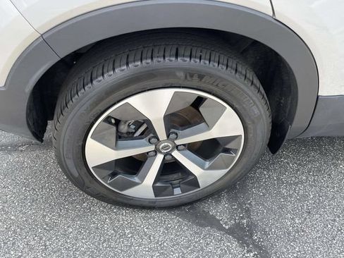 Used 2023 Volvo XC40 B5 Plus w/ Protection Package Premier AWD/4WD image 10