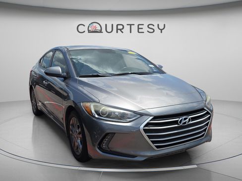 Used 2018 Hyundai Elantra Value Edition w/ Cargo Package FWD image 3