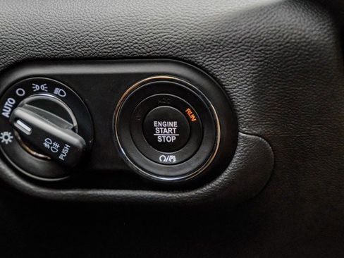 Used 2017 Maserati Levante S image 17