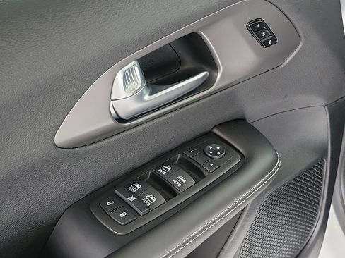 New 2026 Chrysler Pacifica Select image 15