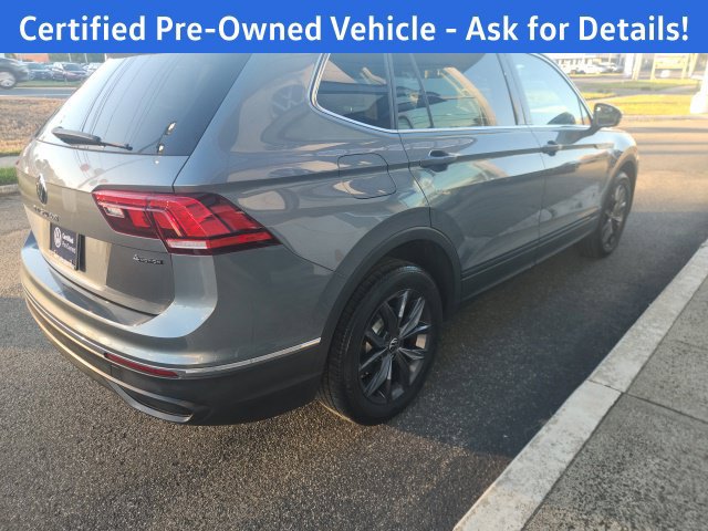 Certified 2022 Volkswagen Tiguan SE w/ Panoramic Sunroof Package AWD/4WD image 3