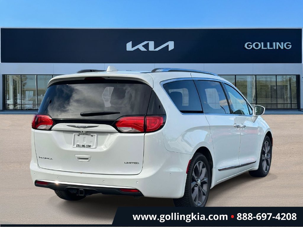 Used 2017 Chrysler Pacifica Limited FWD image 3