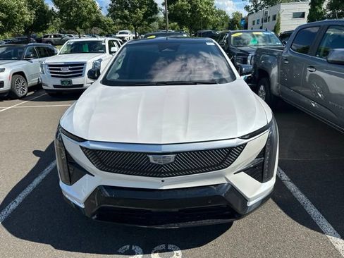 Used 2025 Cadillac Optiq Luxury 2 w/ LPO, Floor Liner Package AWD/4WD image 2
