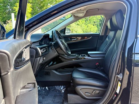 Used 2023 Lincoln Nautilus AWD w/ Premium Package image 16