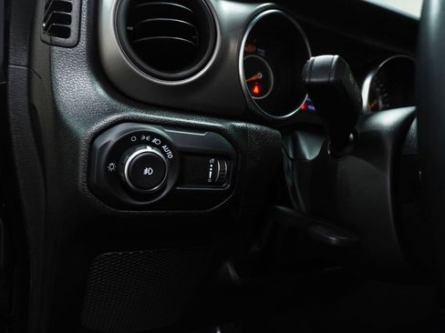 Used 2023 Jeep Wrangler Willys image 23